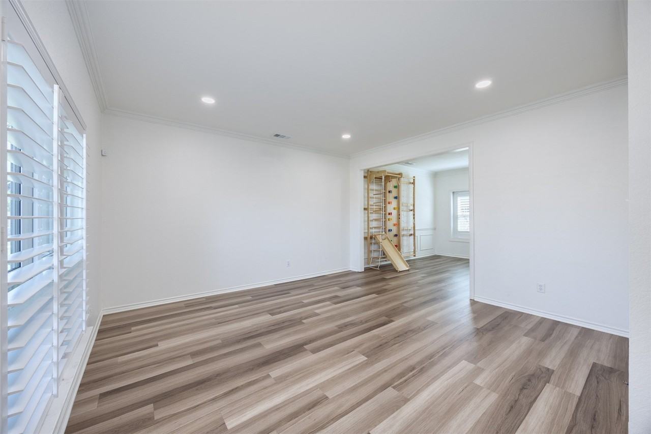 3217 Orchid Dr - Photo 5 of 40