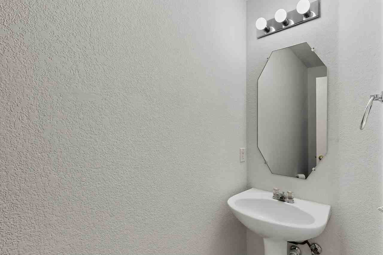 321 Stephanie St - Photo 6 of 40