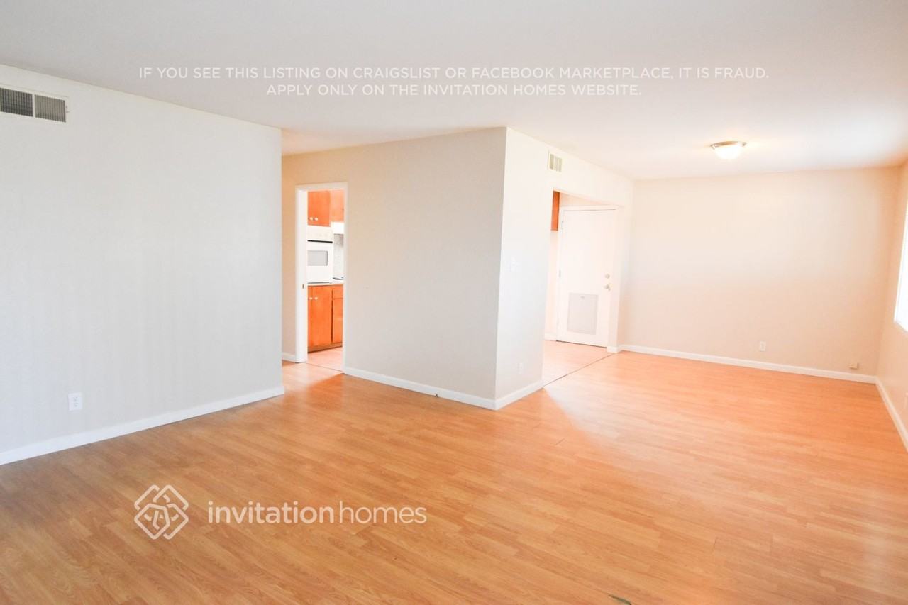 284 Yosemite Dr - Photo 2 of 12