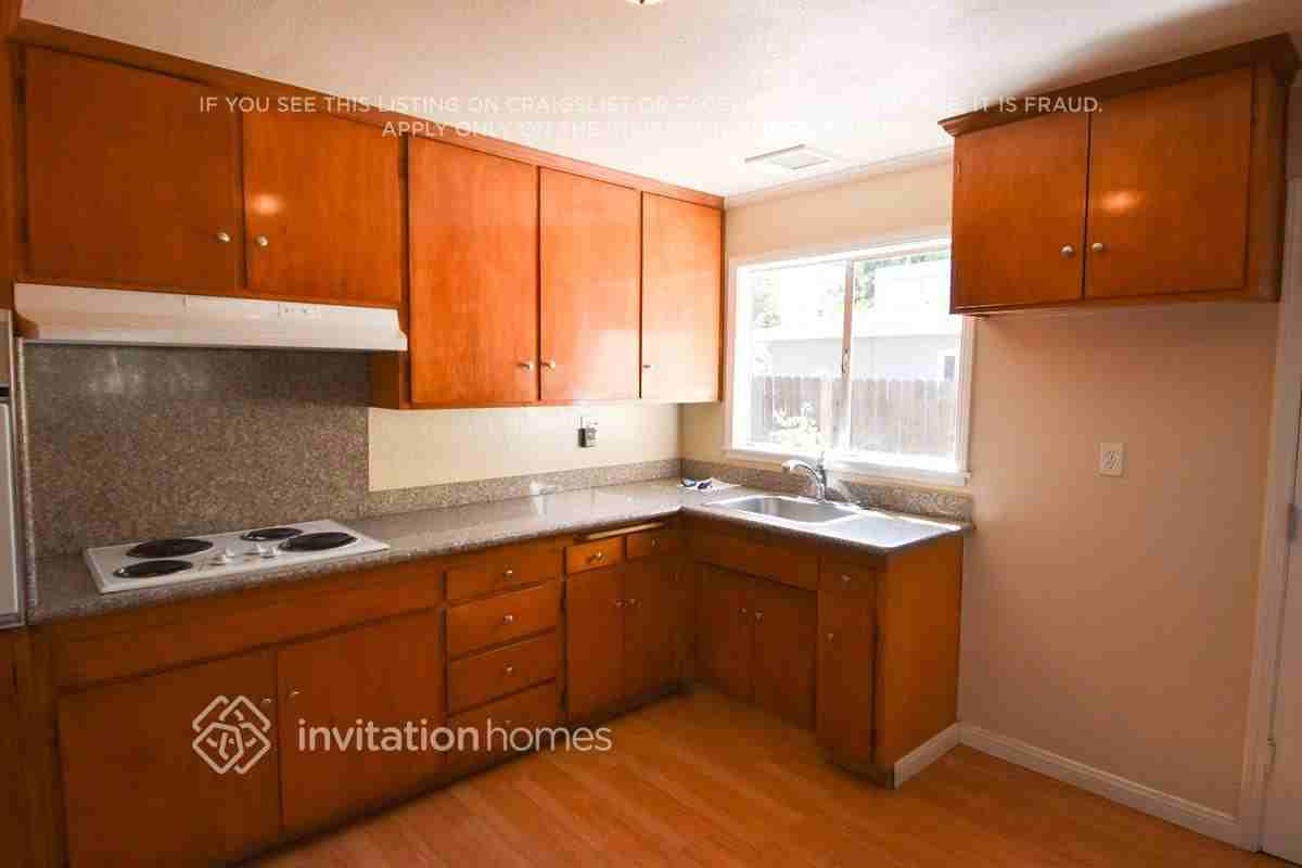 284 Yosemite Dr - Photo 4 of 12