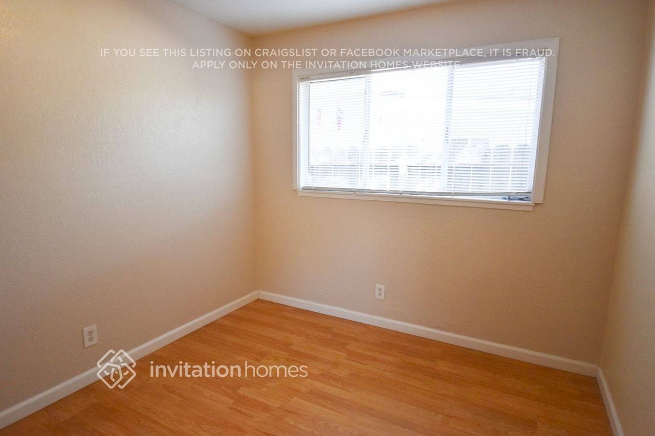 284 Yosemite Dr - Photo 5 of 12