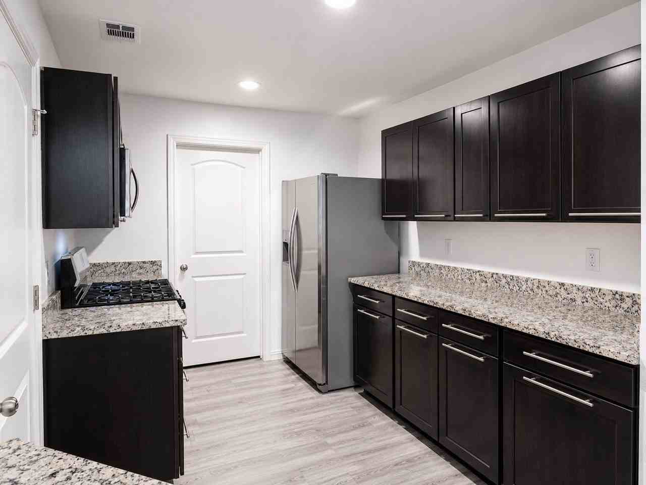5549 Bluffman Dr - Photo 3 of 15