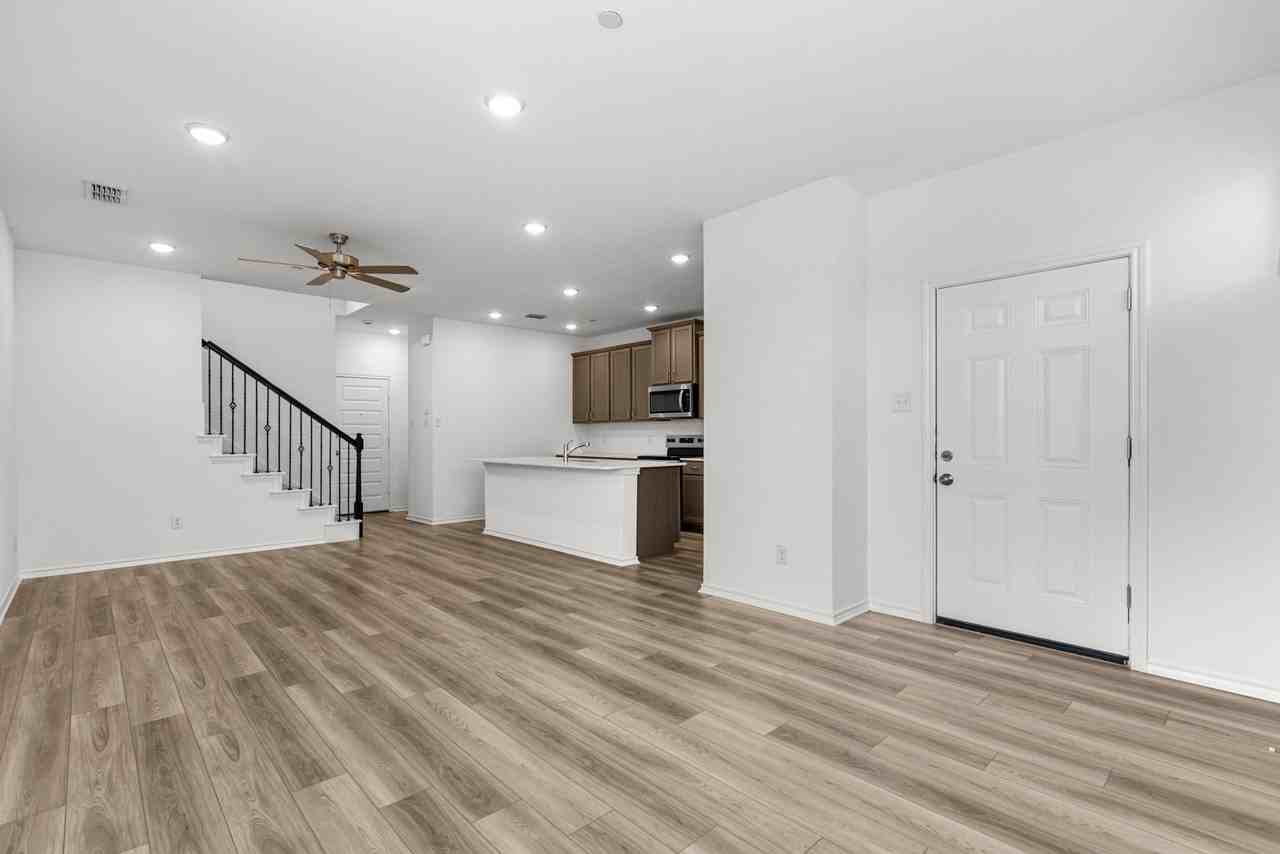 3020 Percheron Dr - Photo 4 of 15
