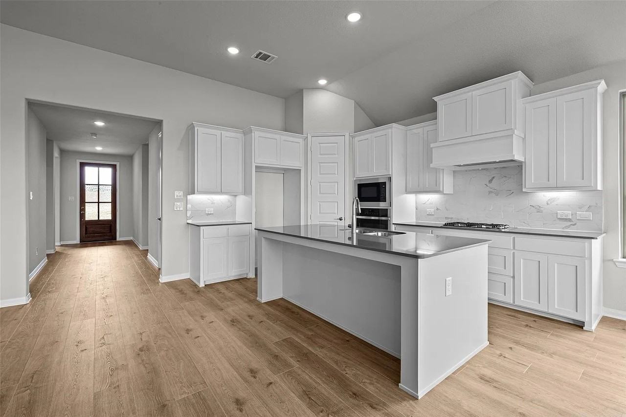 1506 Golden Meadow Dr - Photo 4 of 33