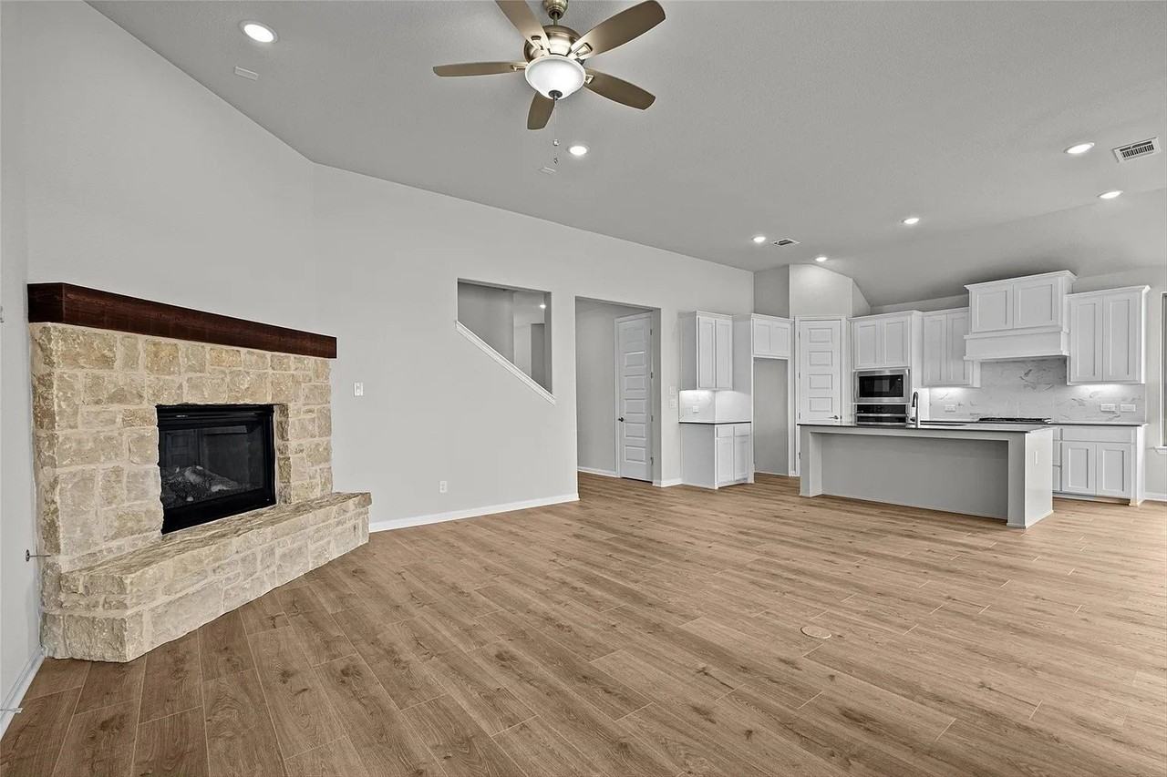 1506 Golden Meadow Dr - Photo 6 of 33