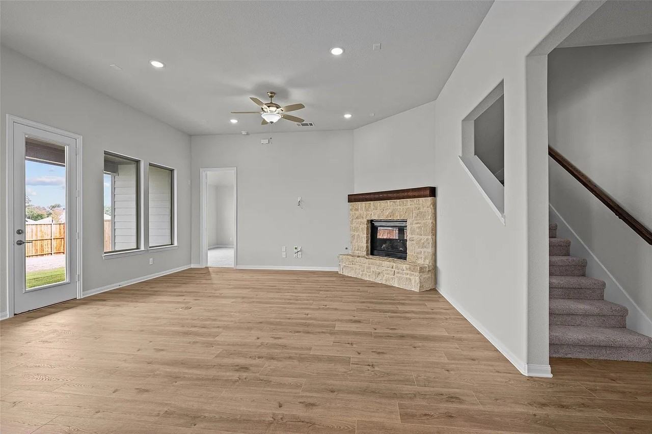 1506 Golden Meadow Dr - Photo 7 of 33