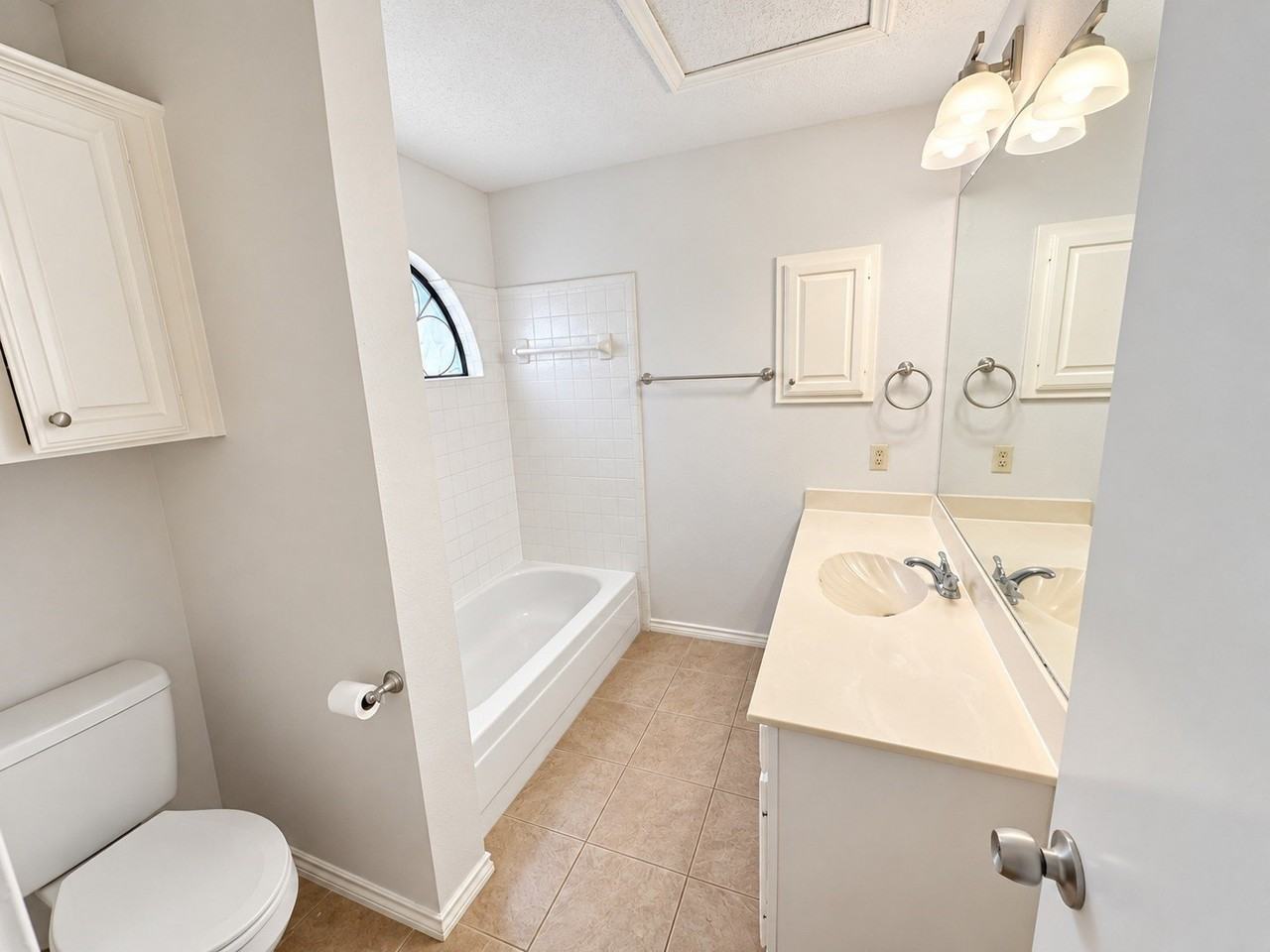 5026 Hearthcrest Dr - Photo 5 of 25
