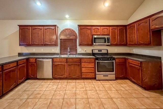3805 Brandywine Ln - Photo 3 of 19