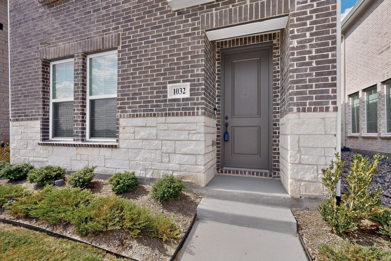 1032 Bristleleaf Way - Photo 2 of 35
