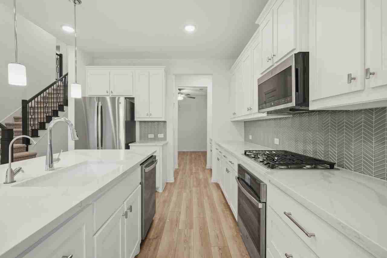 2507 Gentle Knoll Dr - Photo 6 of 40