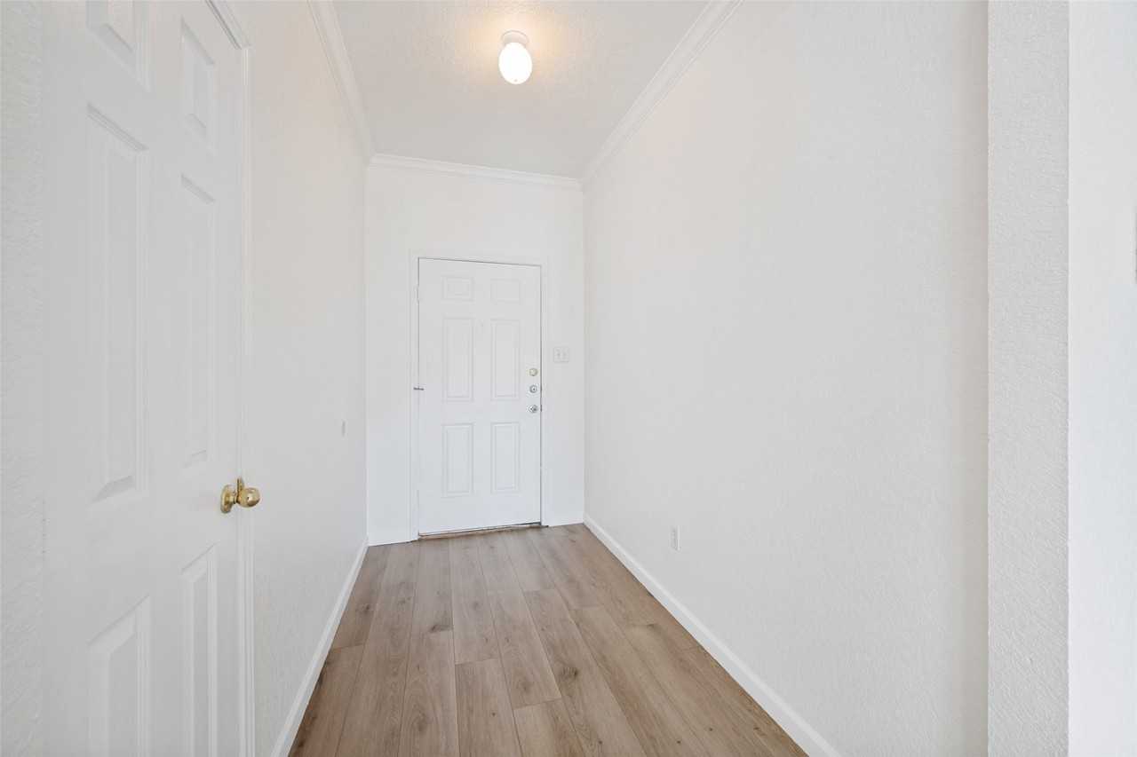 308 Rock Hill Dr - Photo 3 of 25