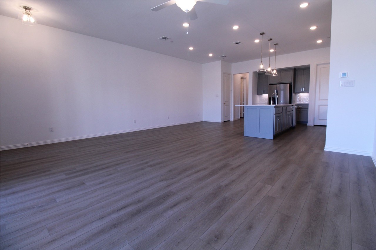 1221 Doris May Dr - Photo 5 of 40