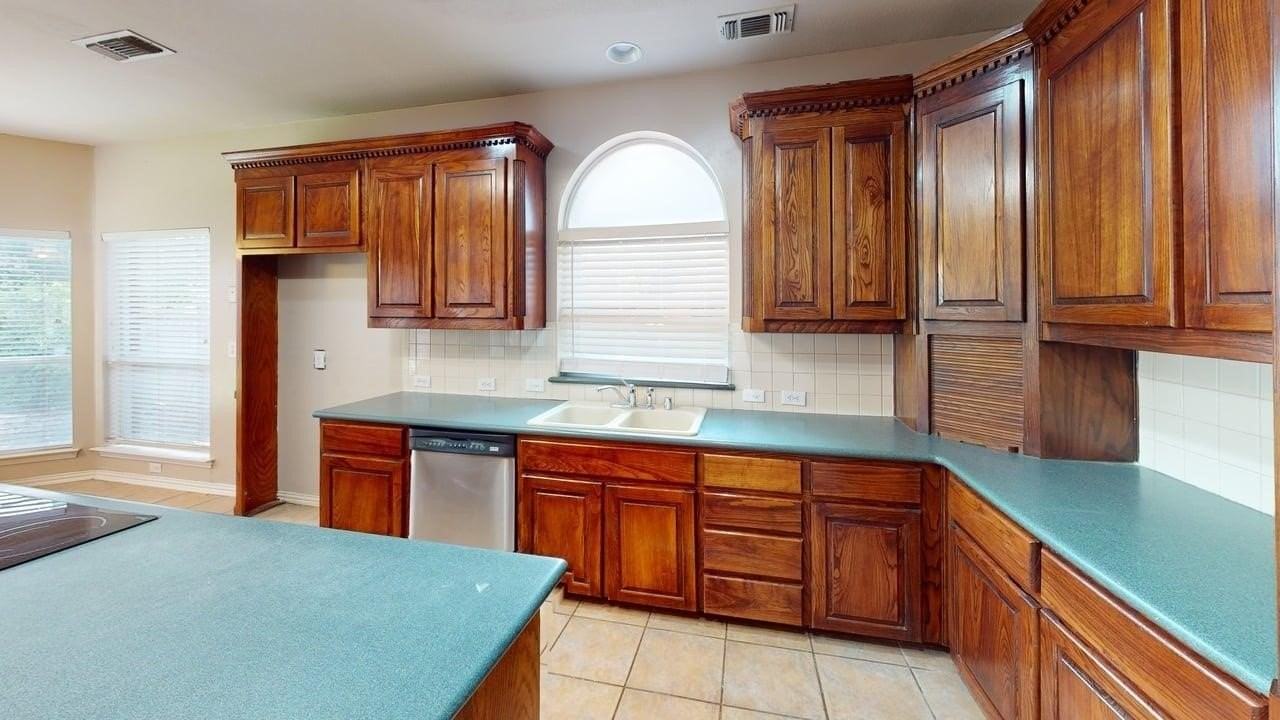 8601 Spectrum Dr - Photo 5 of 24