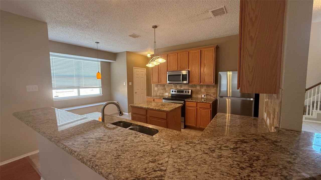 1433 Winterwood Dr - Photo 3 of 27