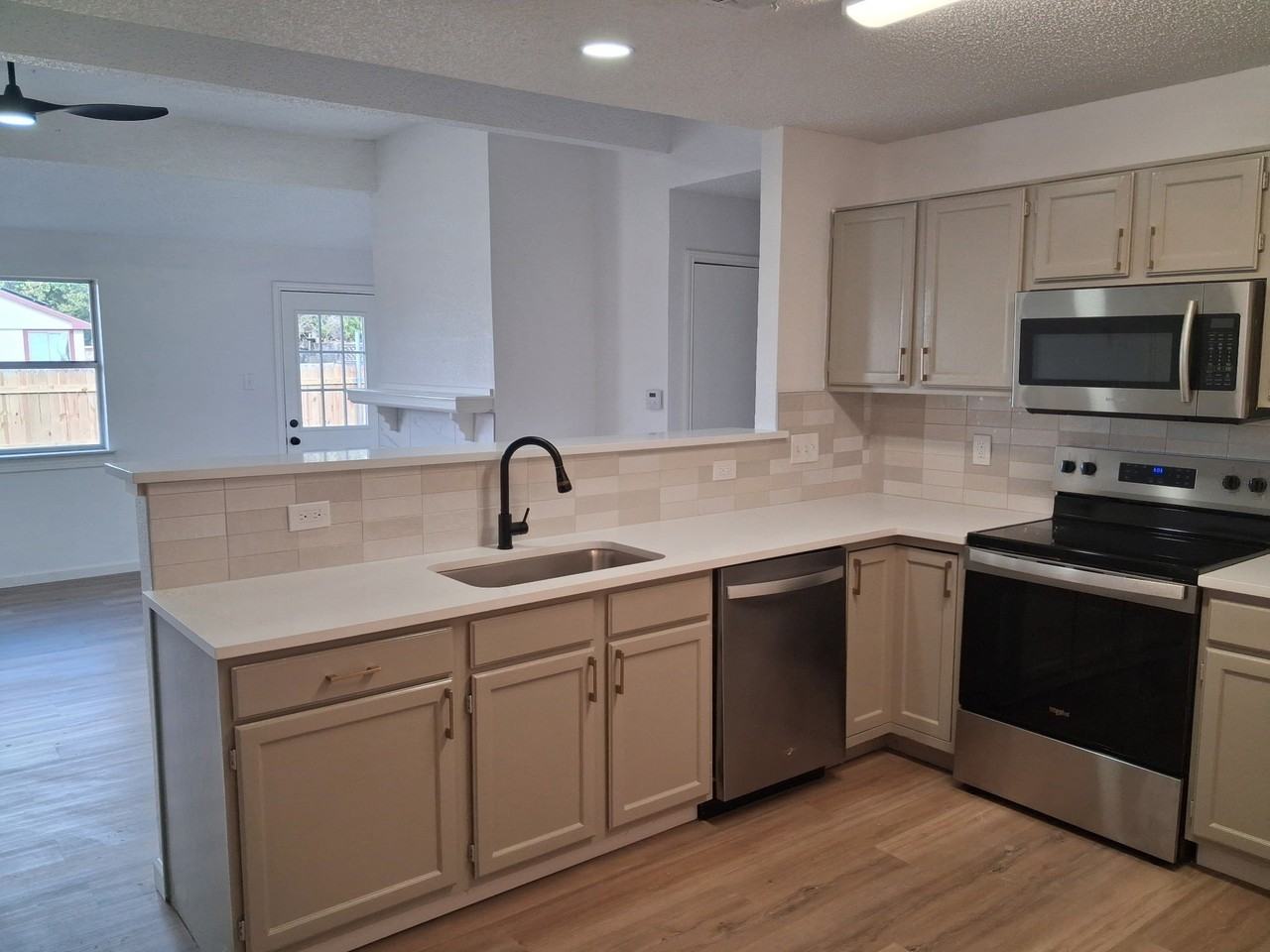 414 Valley Mills Dr - Photo 5 of 11