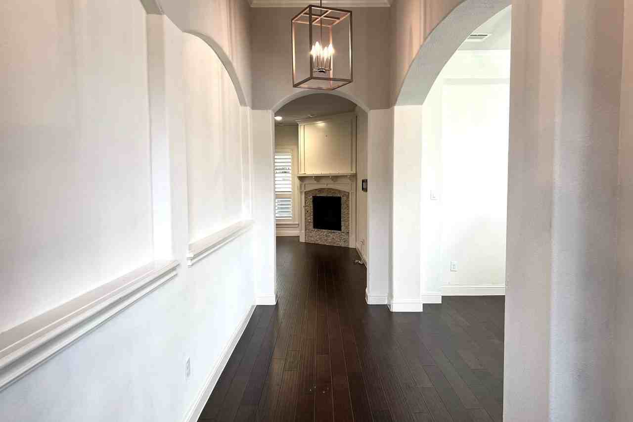 880 Saint Peter Ln - Photo 3 of 39