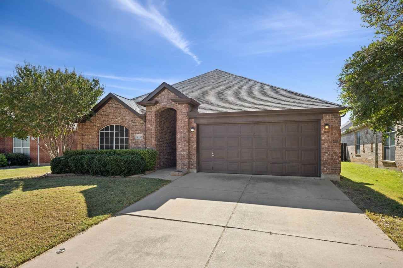2748 Thorncreek Ln - Photo 2 of 35