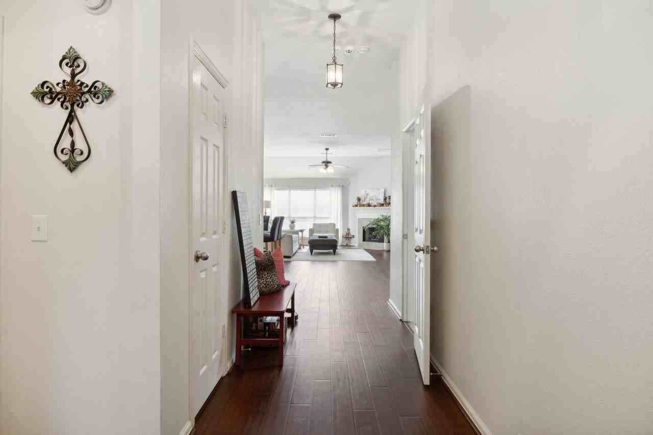 2748 Thorncreek Ln - Photo 3 of 35