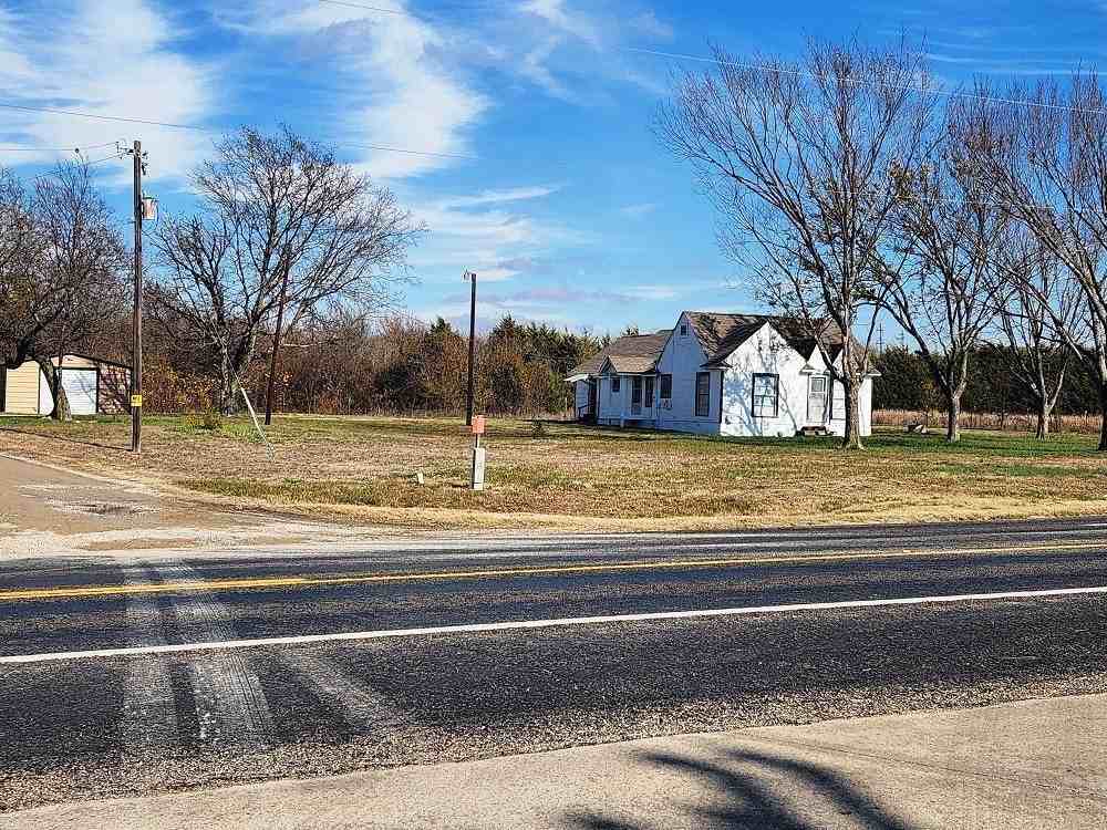 4494 N Us Highway 69 - Photo 3 of 12