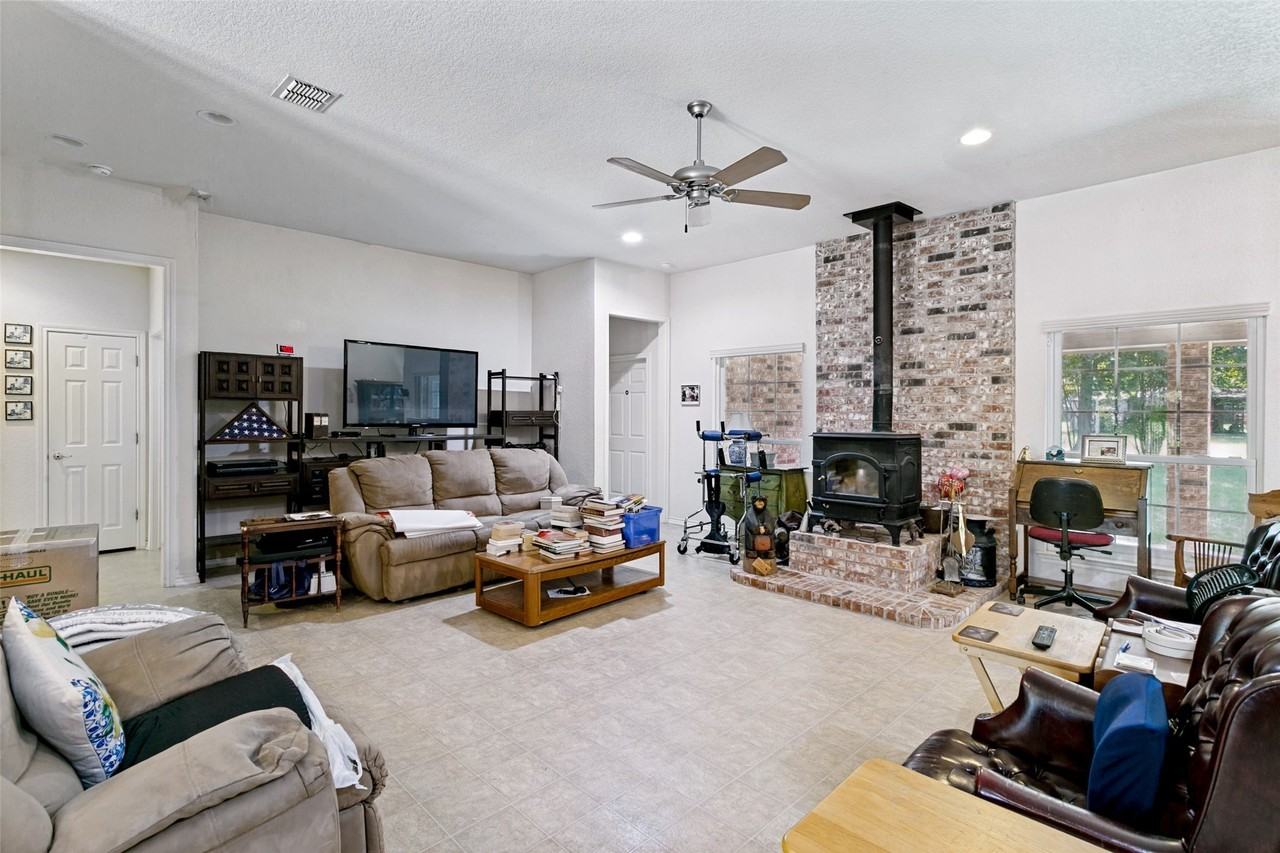 1425 Tobie Layne St - Photo 2 of 28