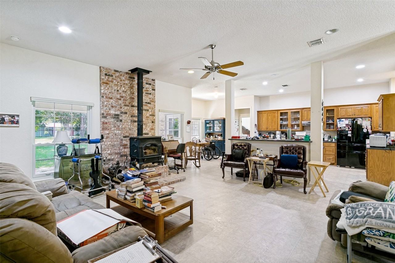 1425 Tobie Layne St - Photo 3 of 28
