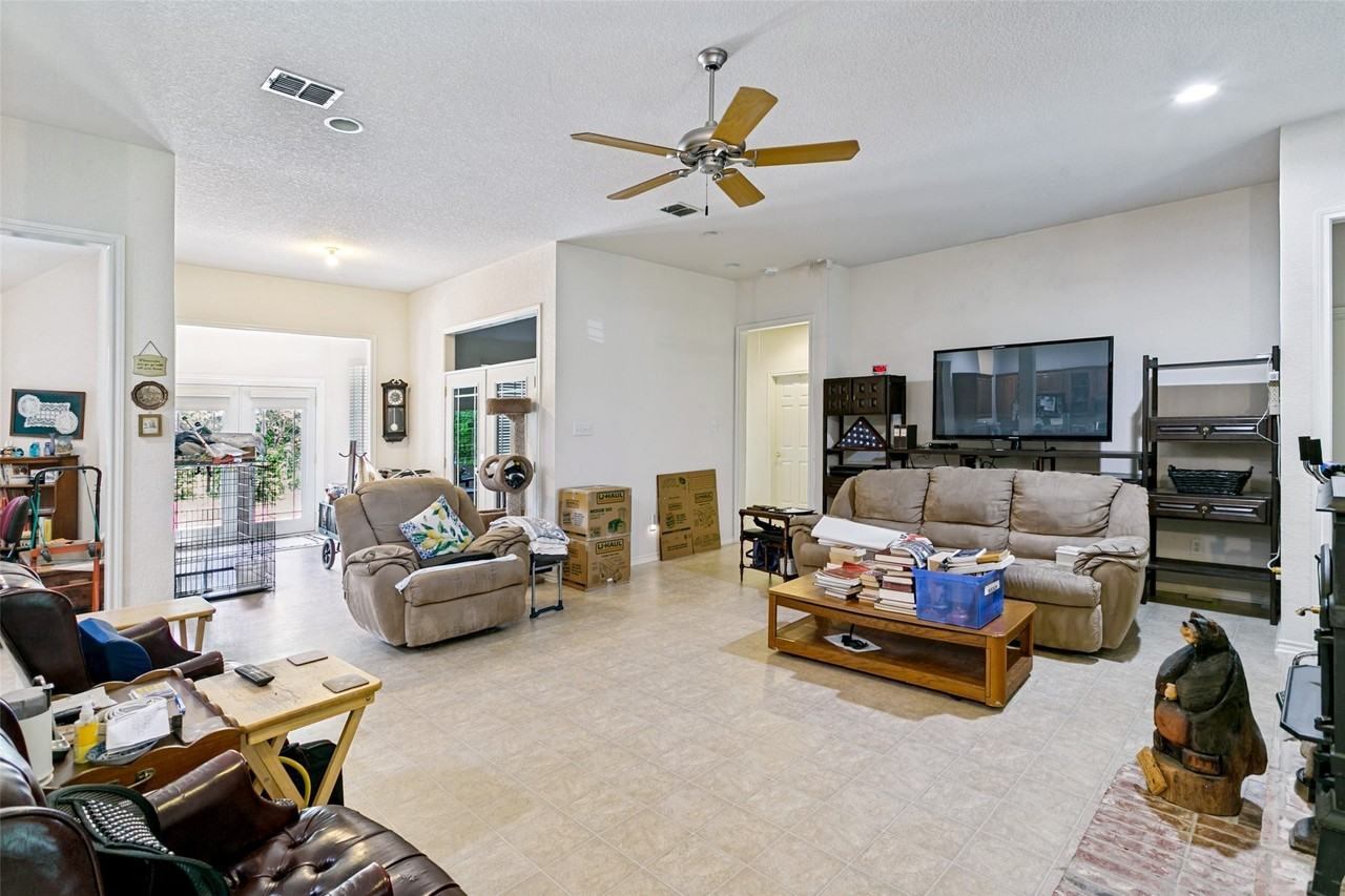 1425 Tobie Layne St - Photo 4 of 28