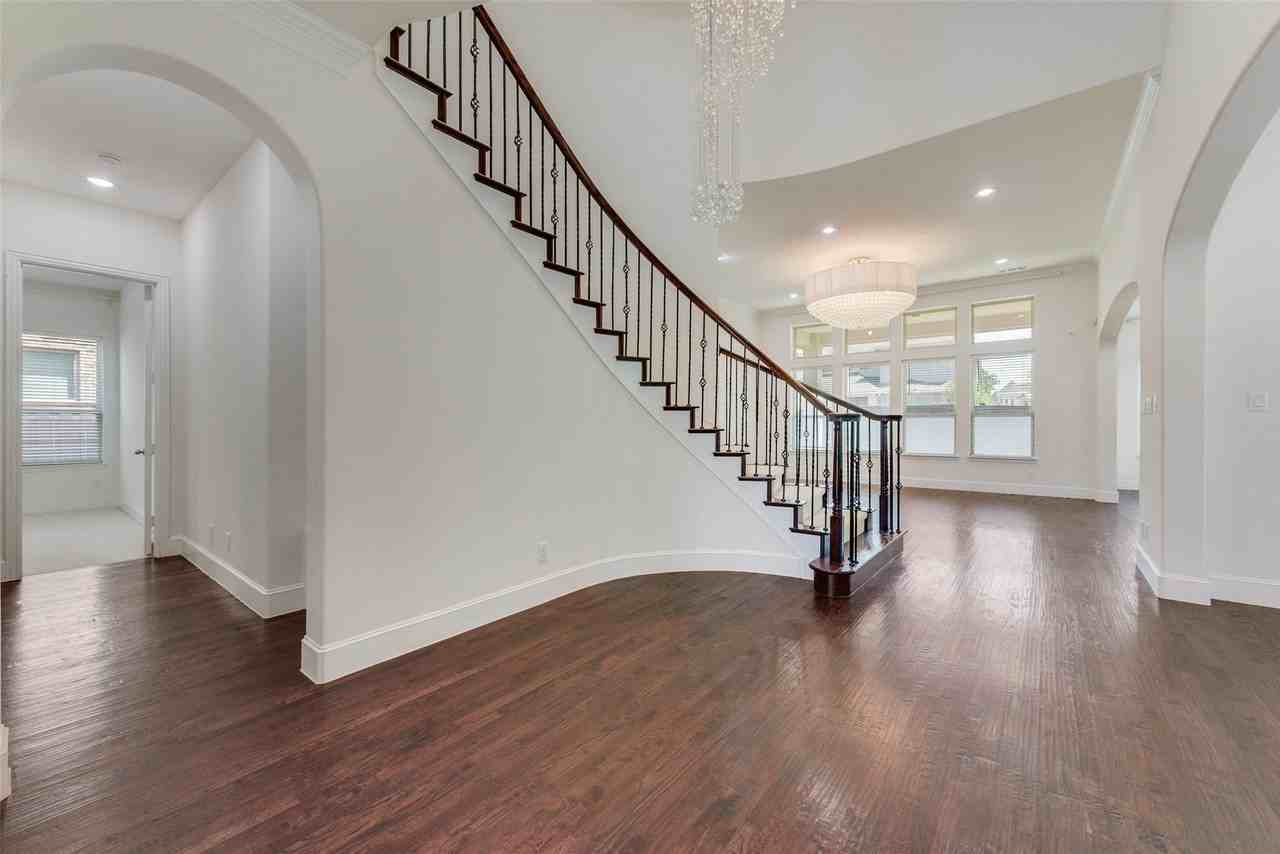7136 Shingle Mill Rd - Photo 6 of 40