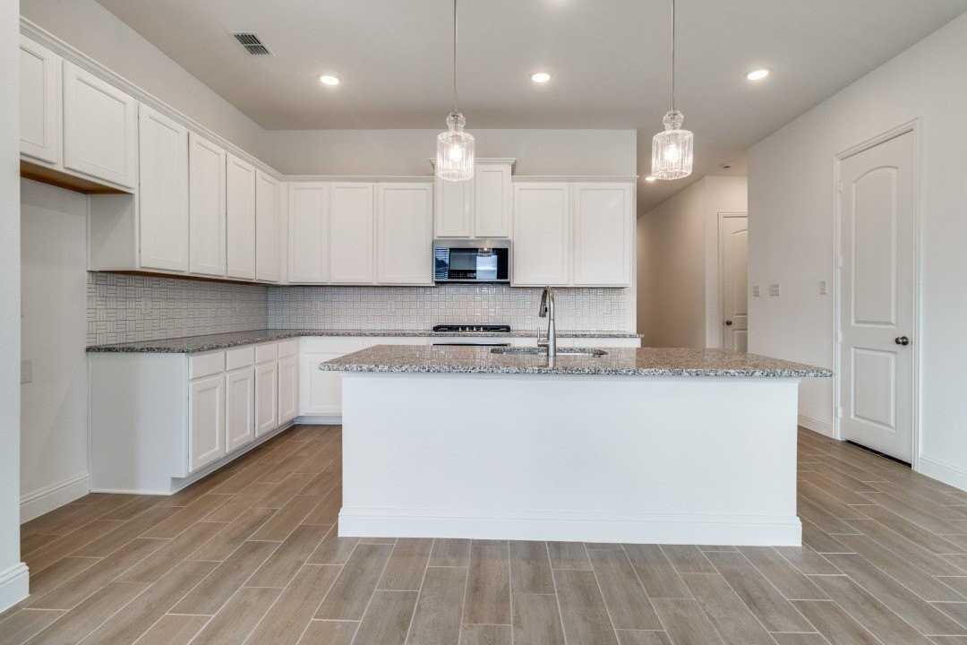 3813 Cherry Hills Dr - Photo 3 of 13