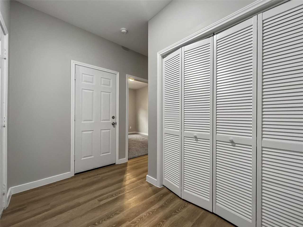 4615 Roberts Ave - Photo 4 of 17