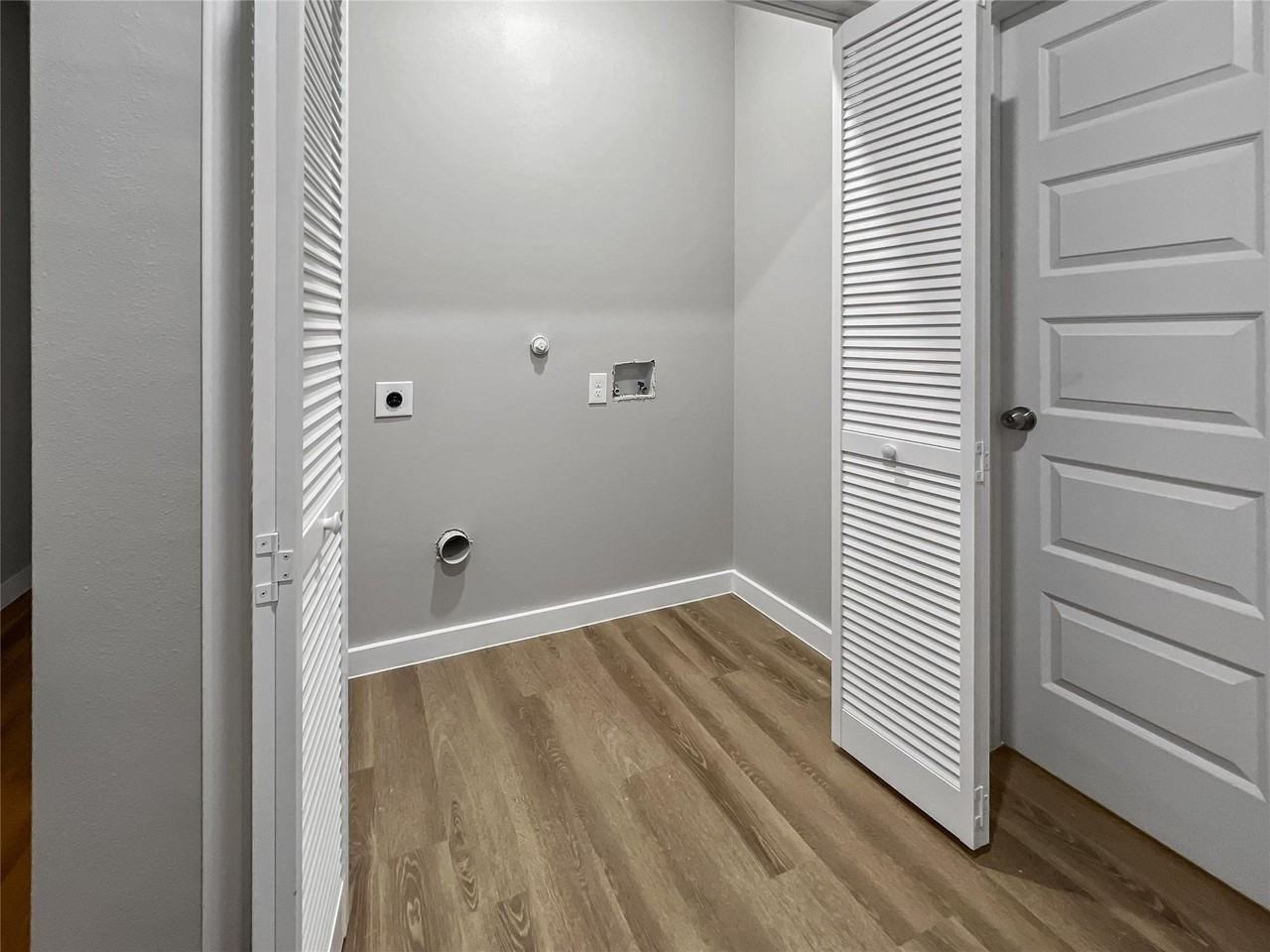 4615 Roberts Ave - Photo 5 of 17