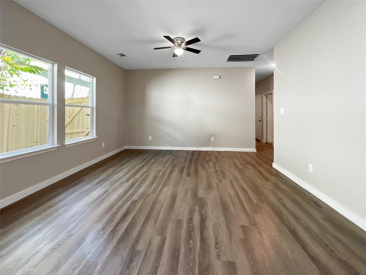 4615 Roberts Ave - Photo 7 of 17