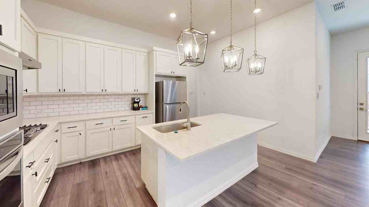 3285 Dover Dr - Photo 5 of 26