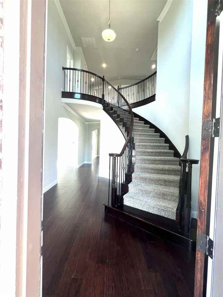 870 Sagebrush Dr - Photo 2 of 18
