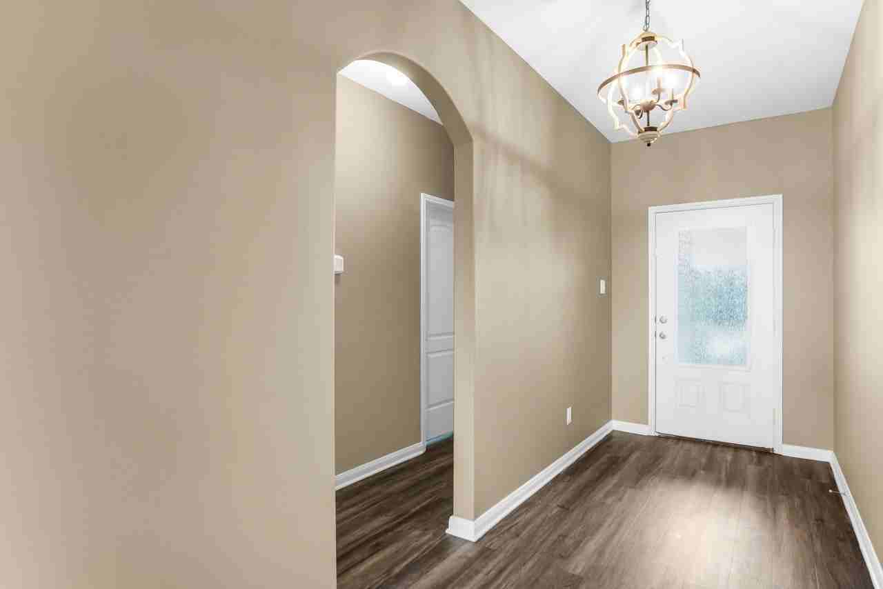 2109 Barrow St - Photo 4 of 38