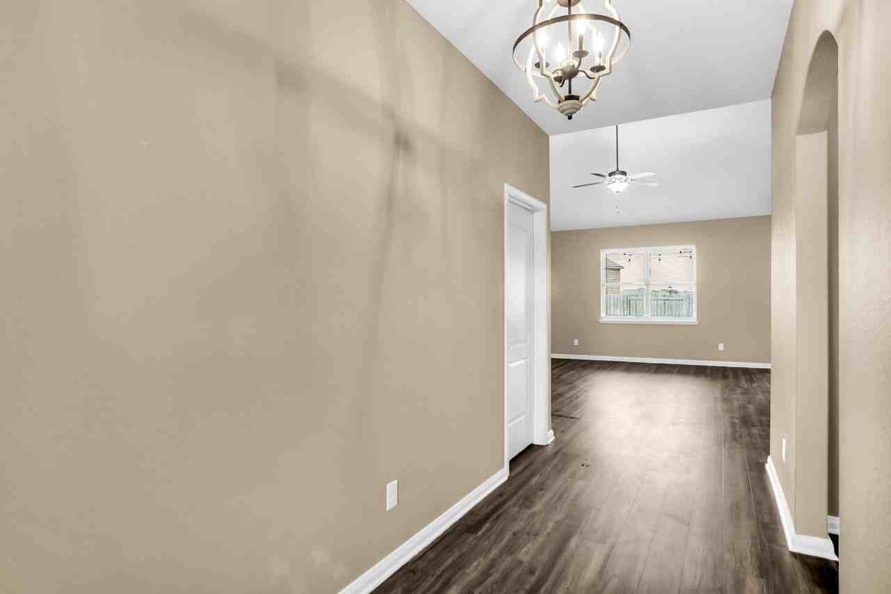 2109 Barrow St - Photo 5 of 38