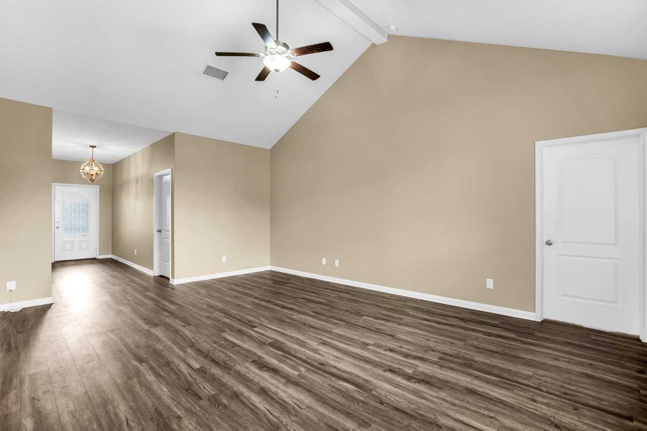 2109 Barrow St - Photo 7 of 38