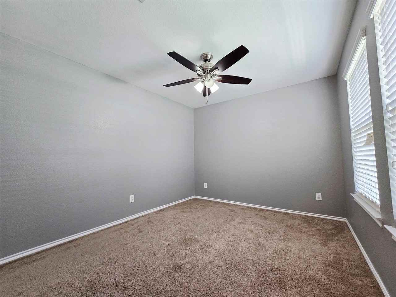 2512 Brentwood Dr - Photo 5 of 37