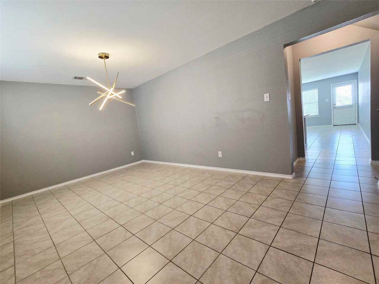 2512 Brentwood Dr - Photo 6 of 37