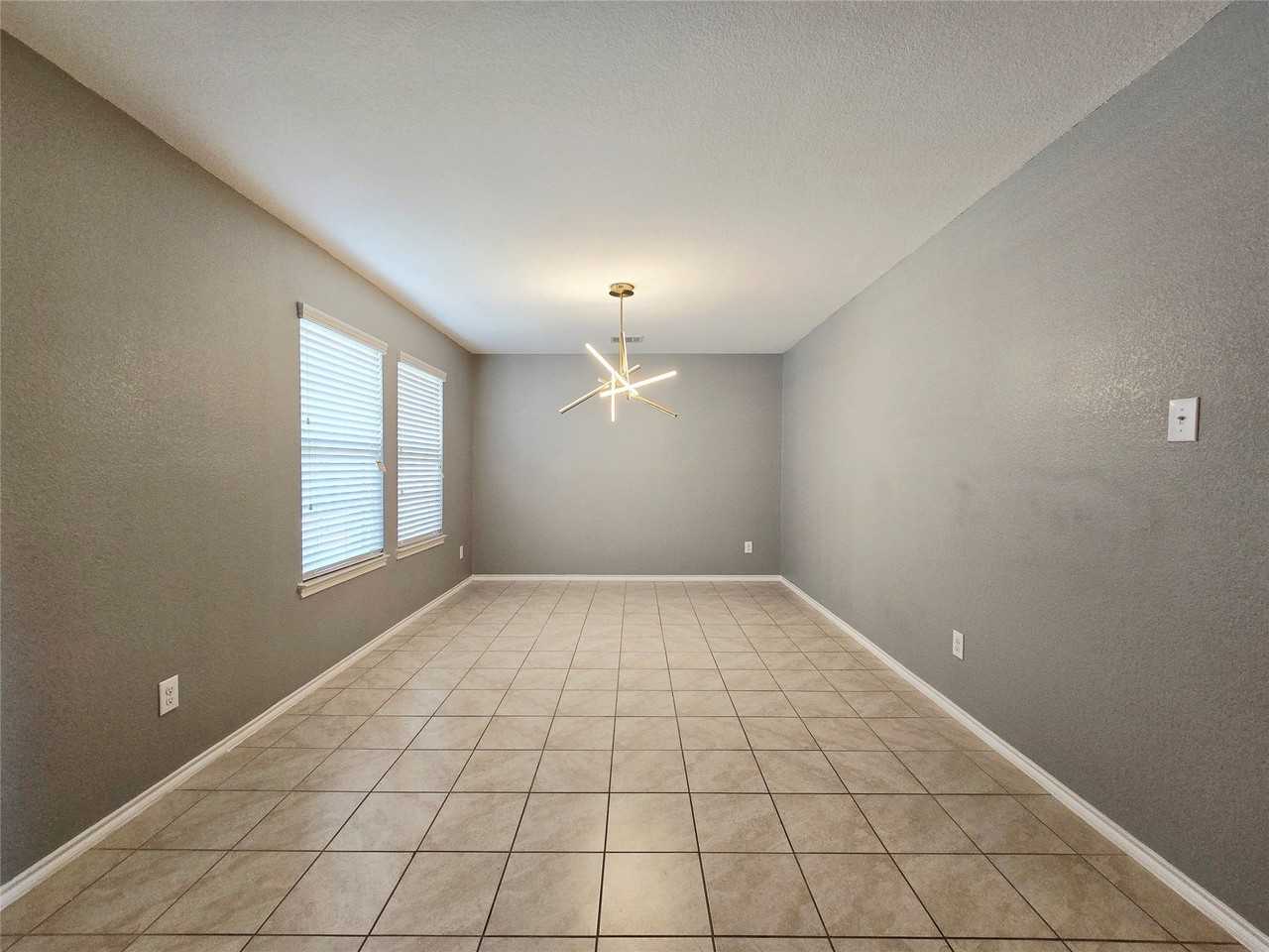 2512 Brentwood Dr - Photo 7 of 37