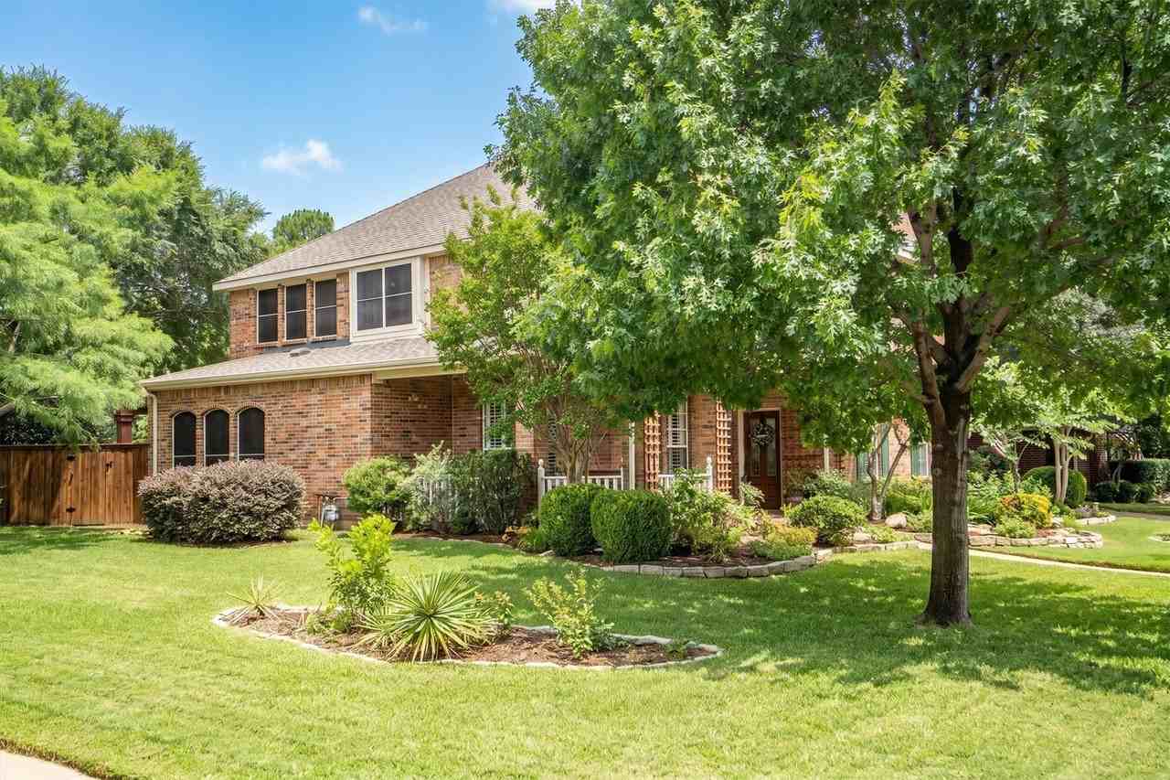 4705 Largo Dr - Photo 3 of 40