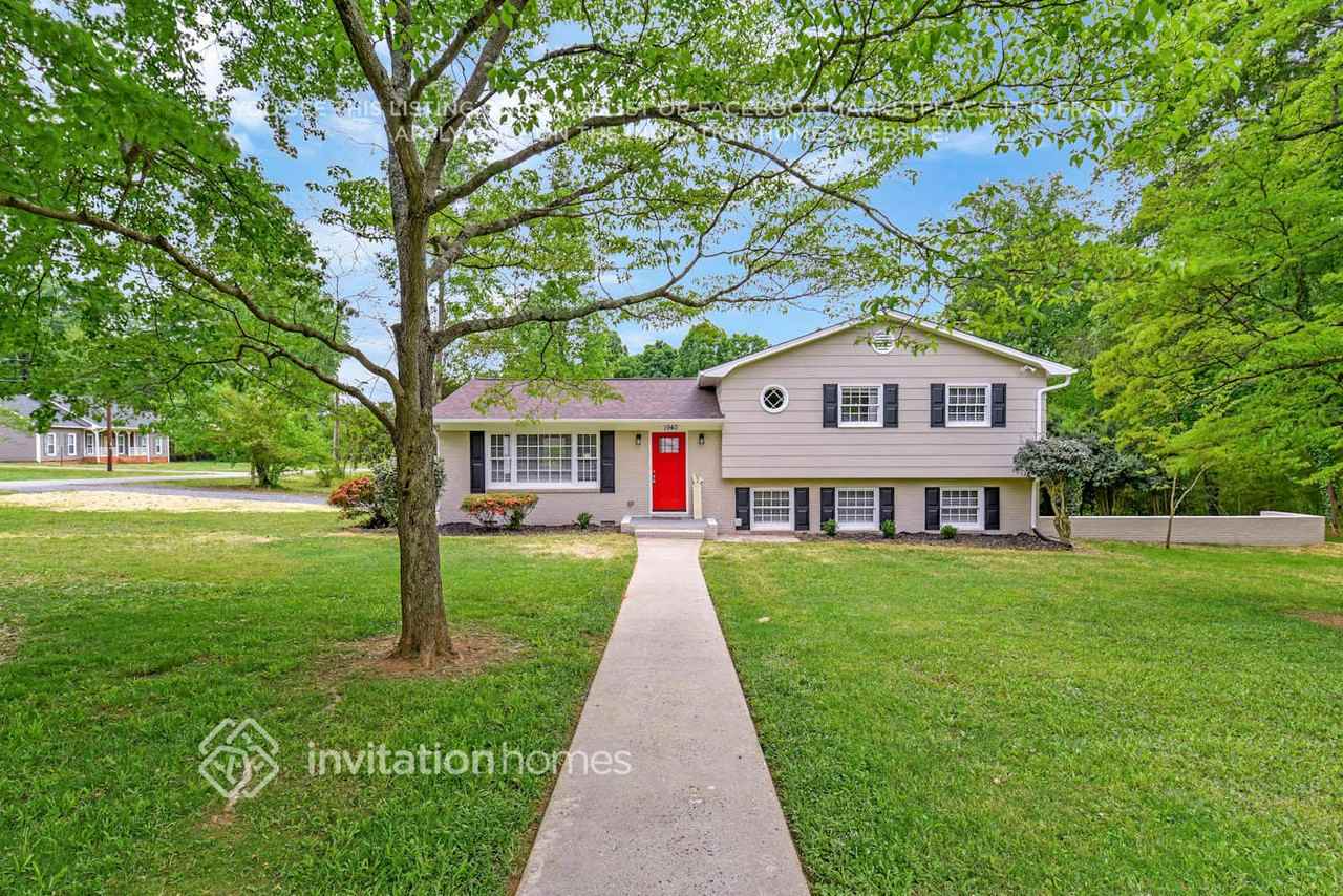 1940 Wildwood Dr - Photo 3 of 27