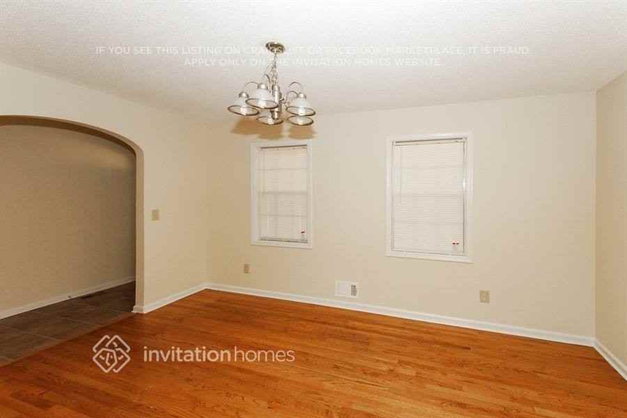 323 Princess Ave - Photo 2 of 16
