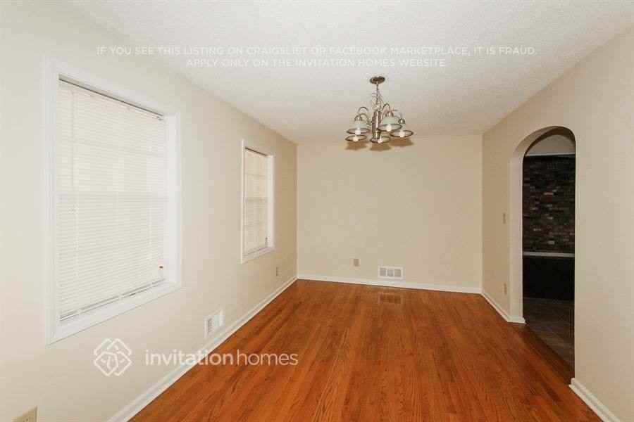 323 Princess Ave - Photo 3 of 16