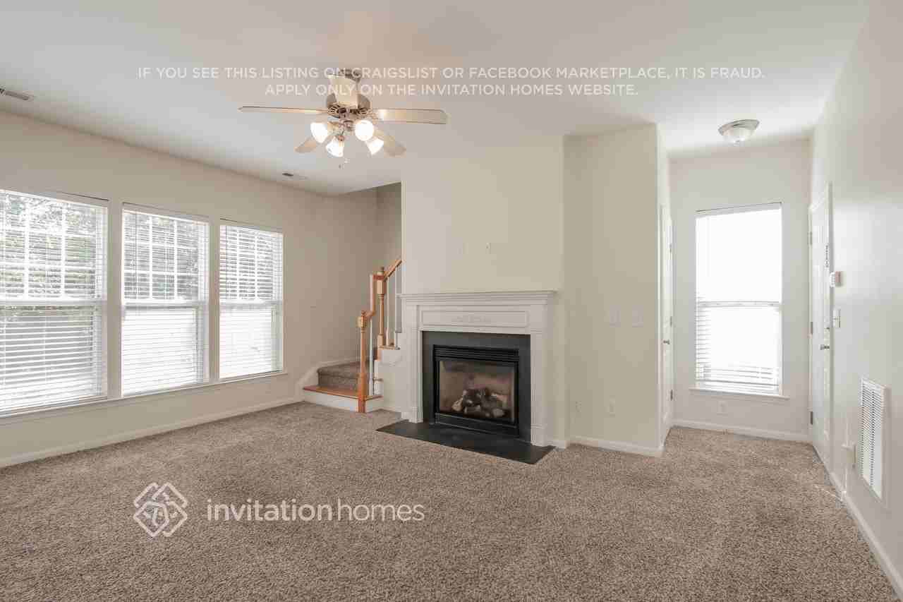 1617 Hammond Dr - Photo 5 of 16