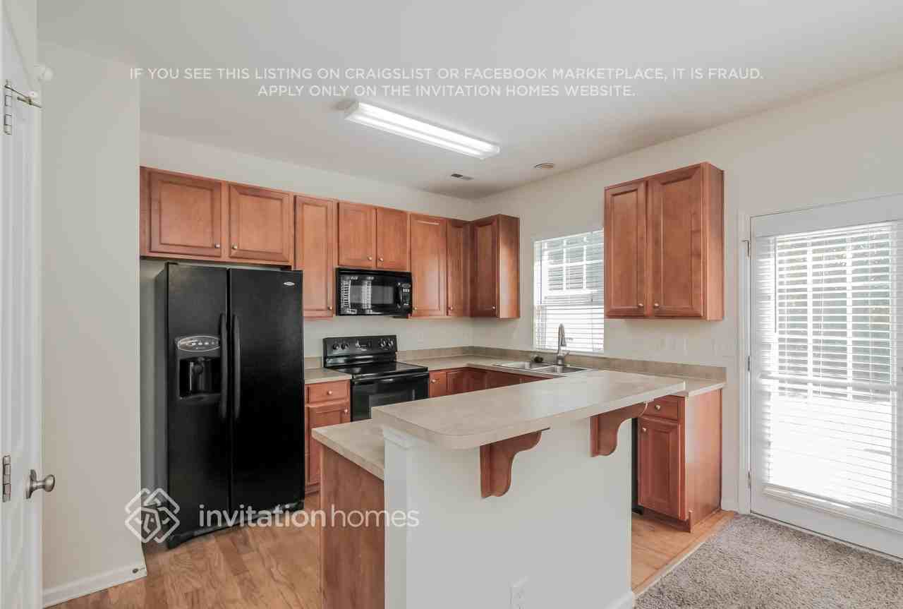1617 Hammond Dr - Photo 6 of 16
