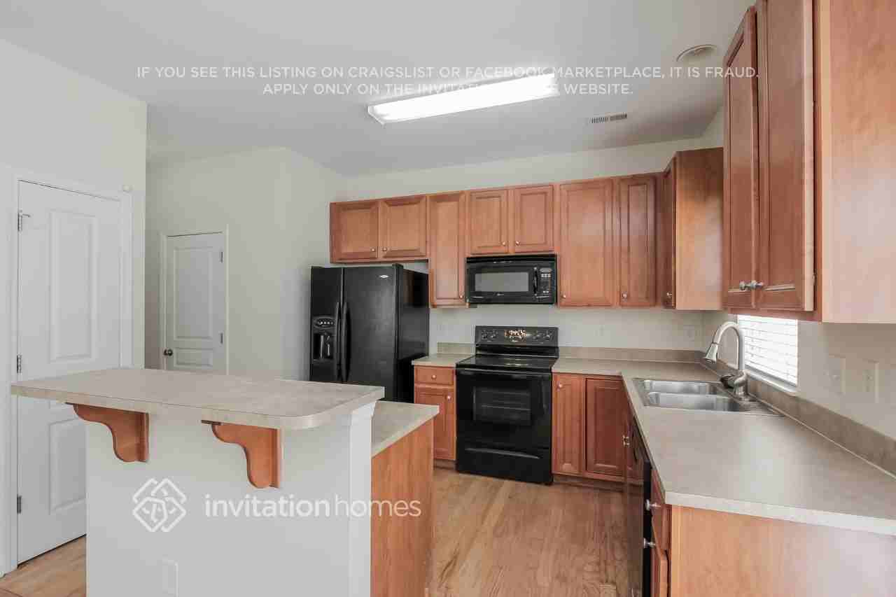 1617 Hammond Dr - Photo 7 of 16
