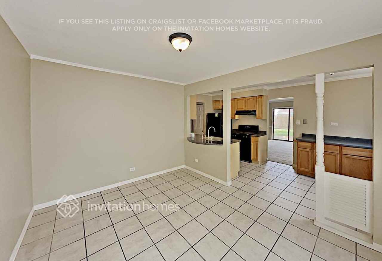 1369 Westchester Dr - Photo 3 of 17