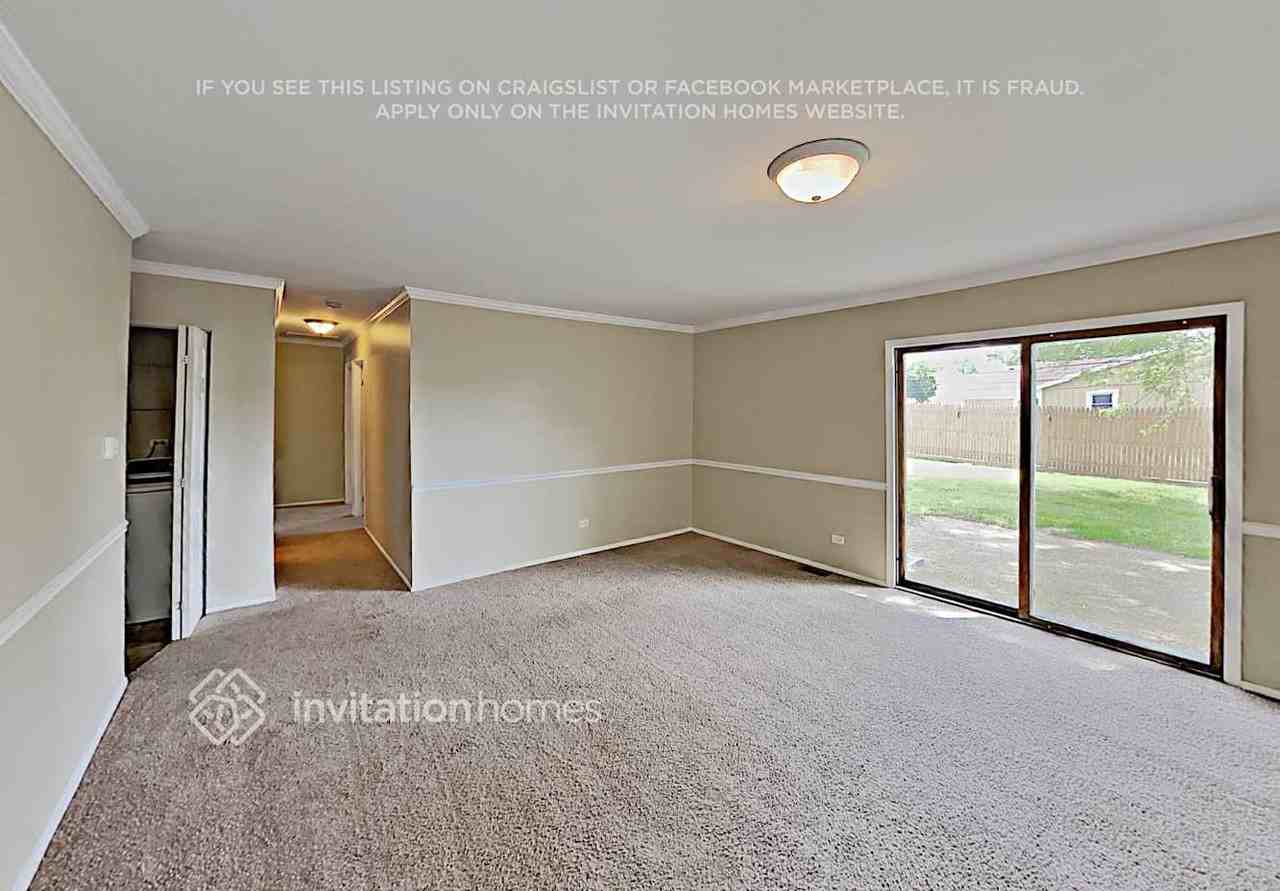 1369 Westchester Dr - Photo 4 of 17