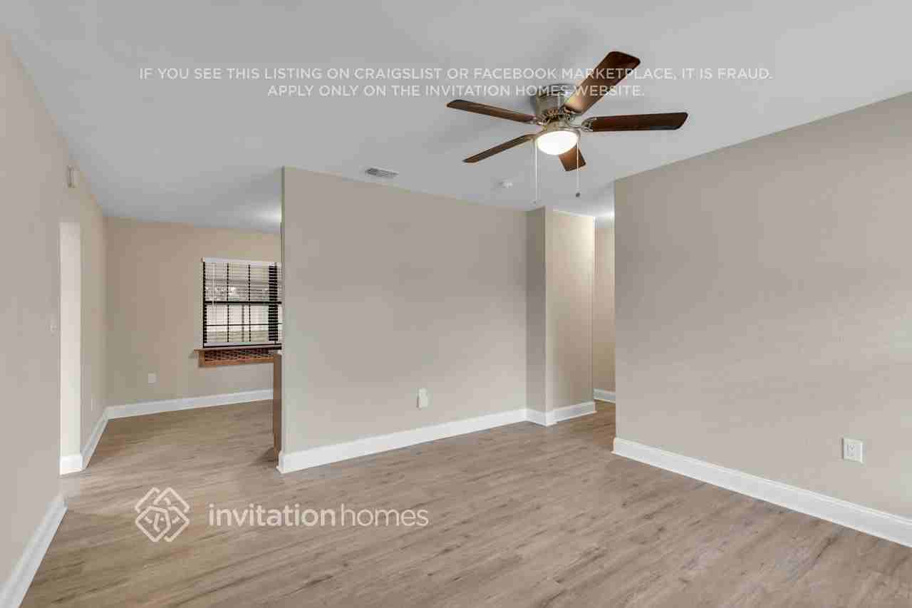 4426 W Iowa Ave - Photo 5 of 31