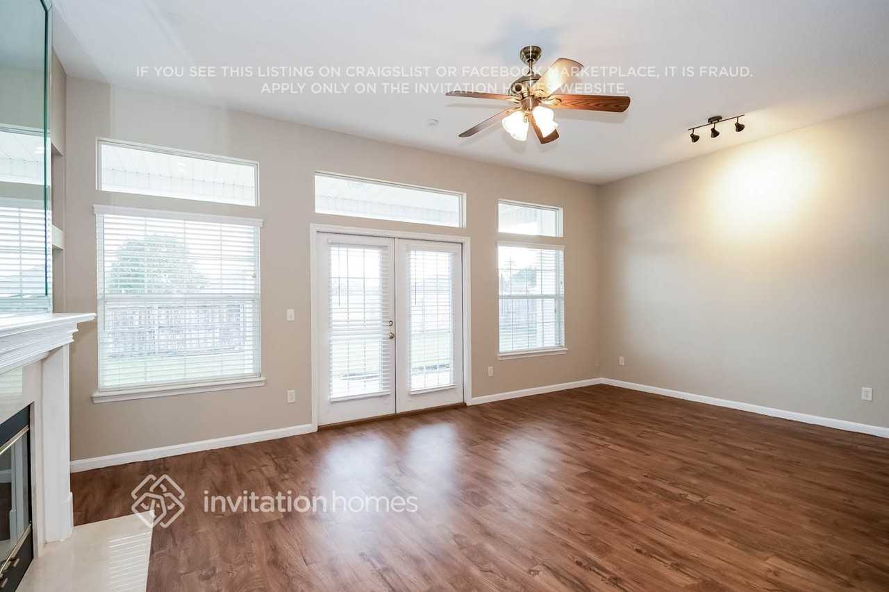 545 Thornberry Rd - Photo 4 of 21